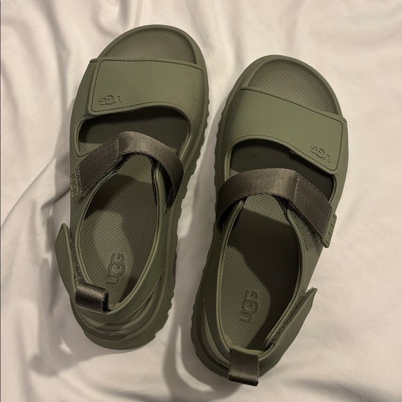 UGG GoldenGlow Platform Sandals - Shaded Clover, 9 - Picture 10 of 11